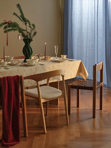 Holiday Harmony – świąteczny stół w rytmie czerwieni, złota i ukojenia